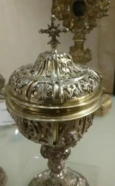Silver Pyx, cross with rays on top